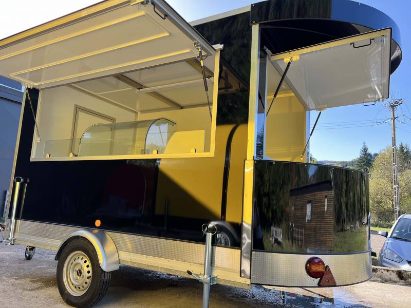 fabrication d’un food truck tout équipé pour la glace à la plancha en Belgique 