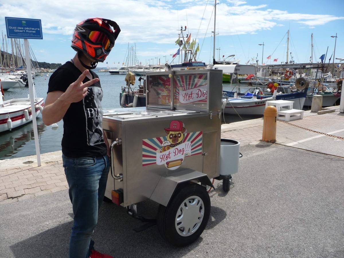 Fabrication et vente de stand mobile hot-dog tout équipé aux normes à Paris 75
