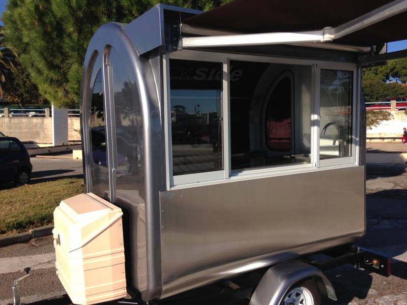 conception de remorque snack type air stream tout équipé à nantes 44000