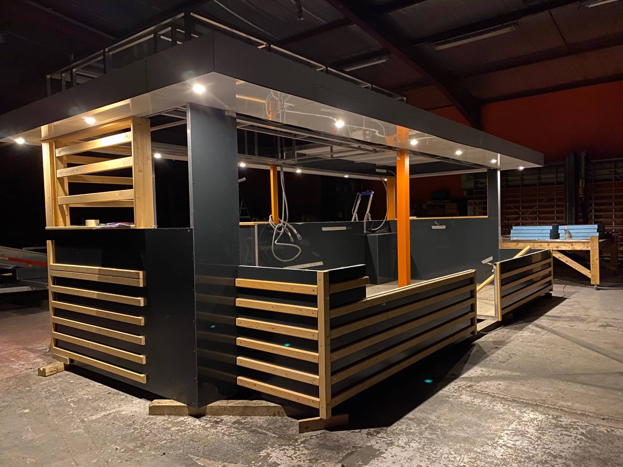 Achat kiosque snack avec bardage bois pour la restauration rapide indoor et outdoor