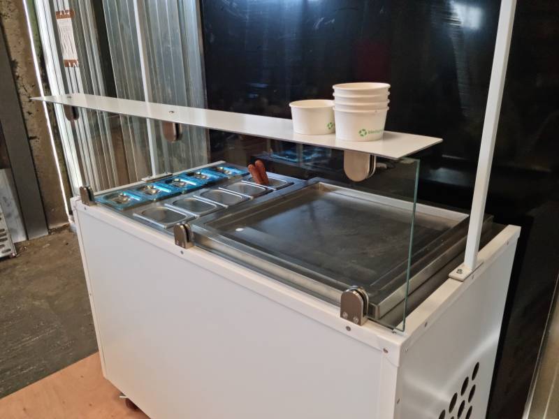 stand tout équipé pour la vente de glace à la plancha à Saint-Etienne 42