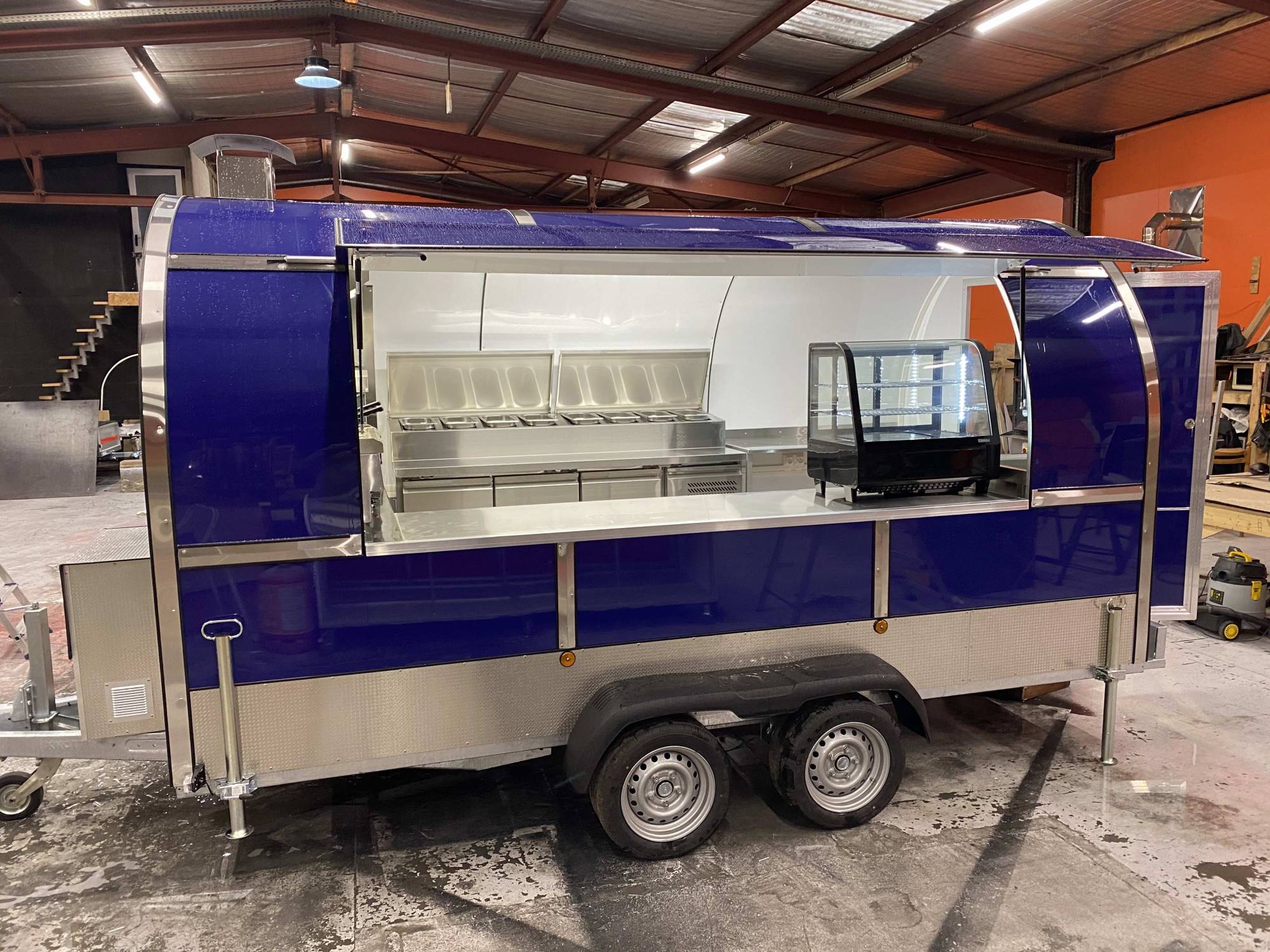 information constructeur de remorque foodtruck équipé aux normes REGION BOURGOGNE FRANCHE COMTÉ