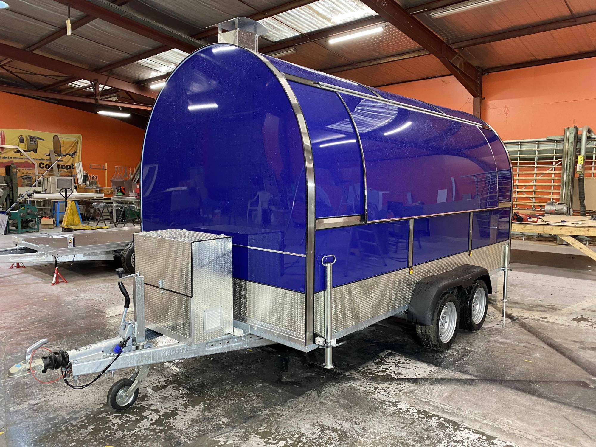 recherche remorque foodtruck tout équipée aux normes REGION BOURGOGNE FRANCHE COMTÉ