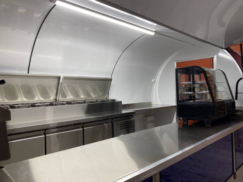 fabrication d'une remorque foodtruck avec équipements de cuisine BOURGOGNE FRANCHE COMTÉ