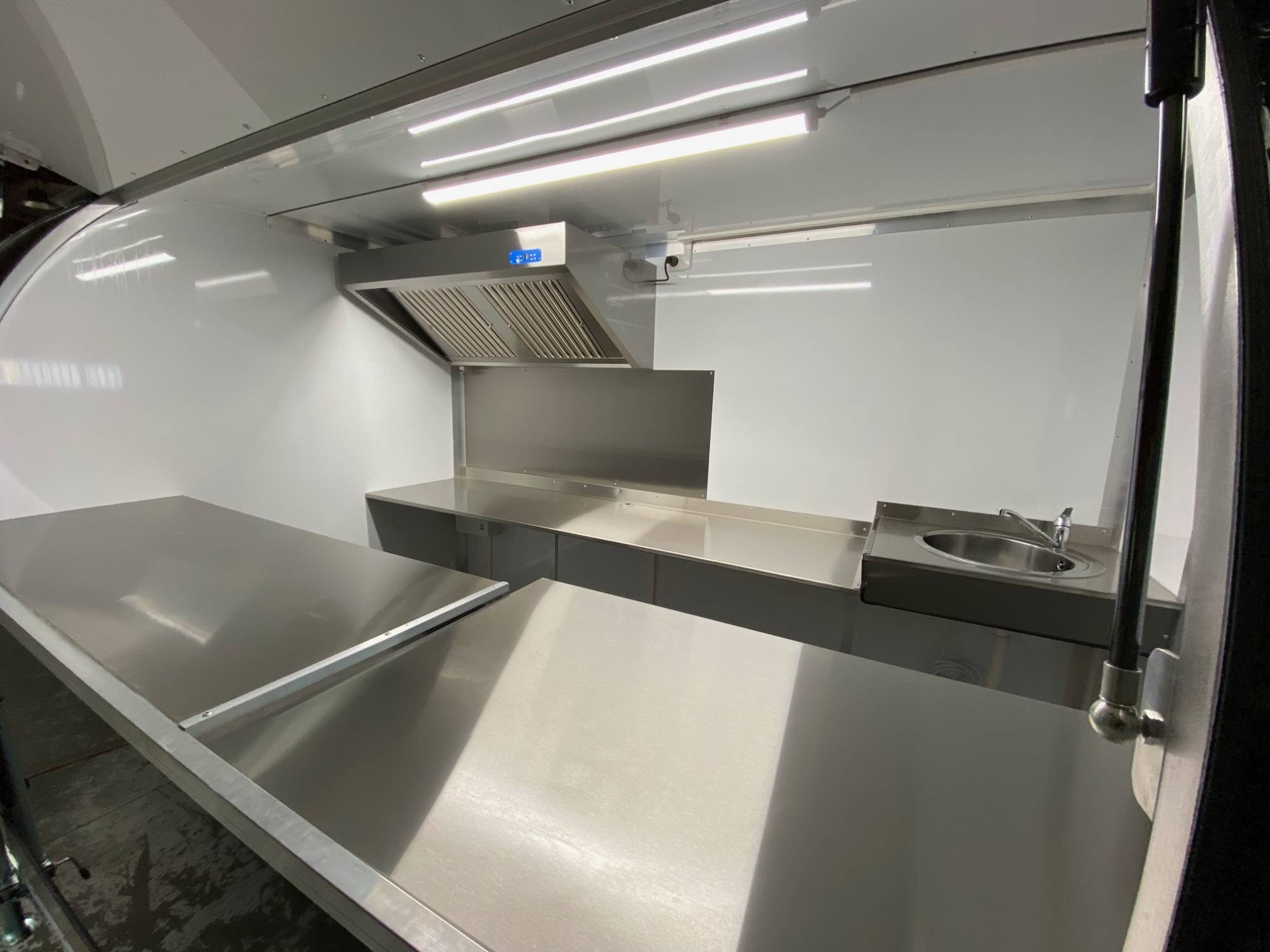 acheter une remorque snack tout équipé pour la vente de burger en commerce ambulant paris