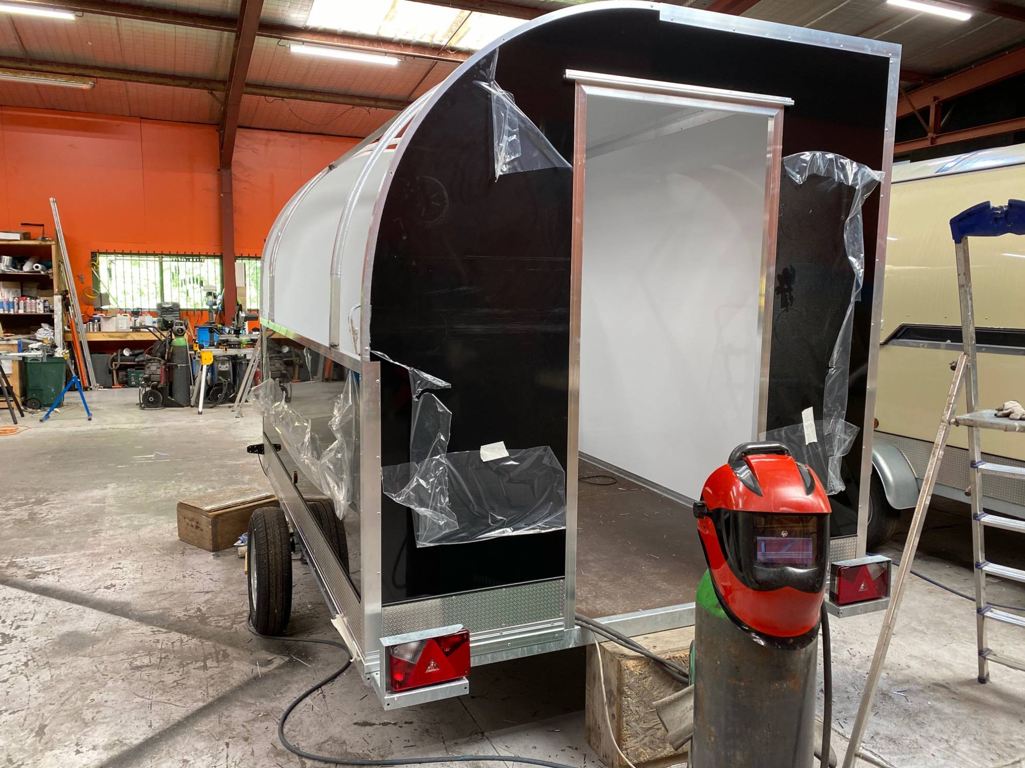 assemblage d'une remorque snack foodtruck pour la restauration ambulante paris