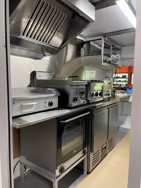 Fabricant de food truck et Remorque magasin aménagée aux normes et design Lille