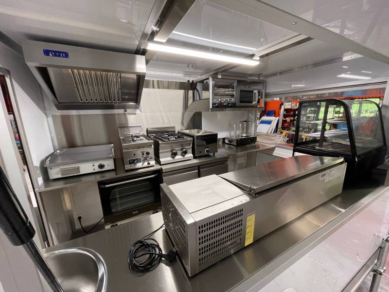 aménagement de food truck sur mesure pour restauration dans la rue et vente ambulante Reims