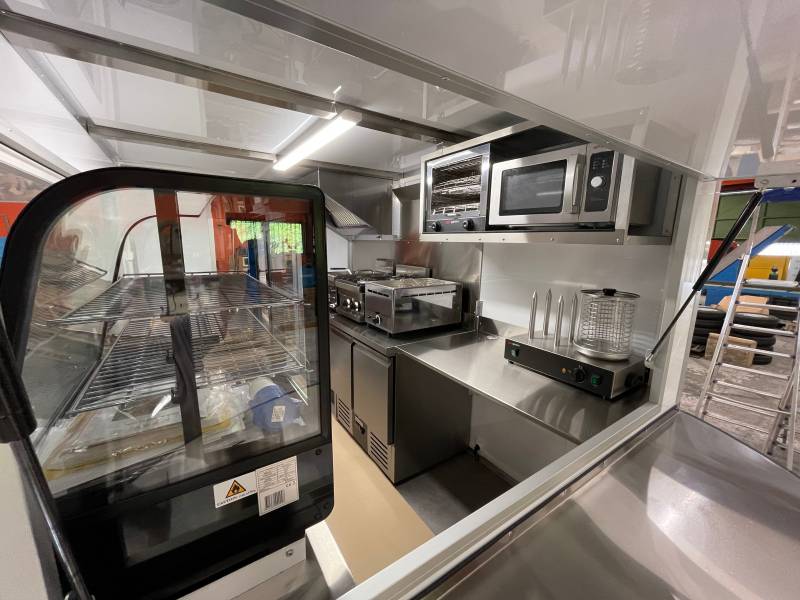 tarif remorque foodtruck design et équipé sur mesure pour activité de vente et cuisine Rennes