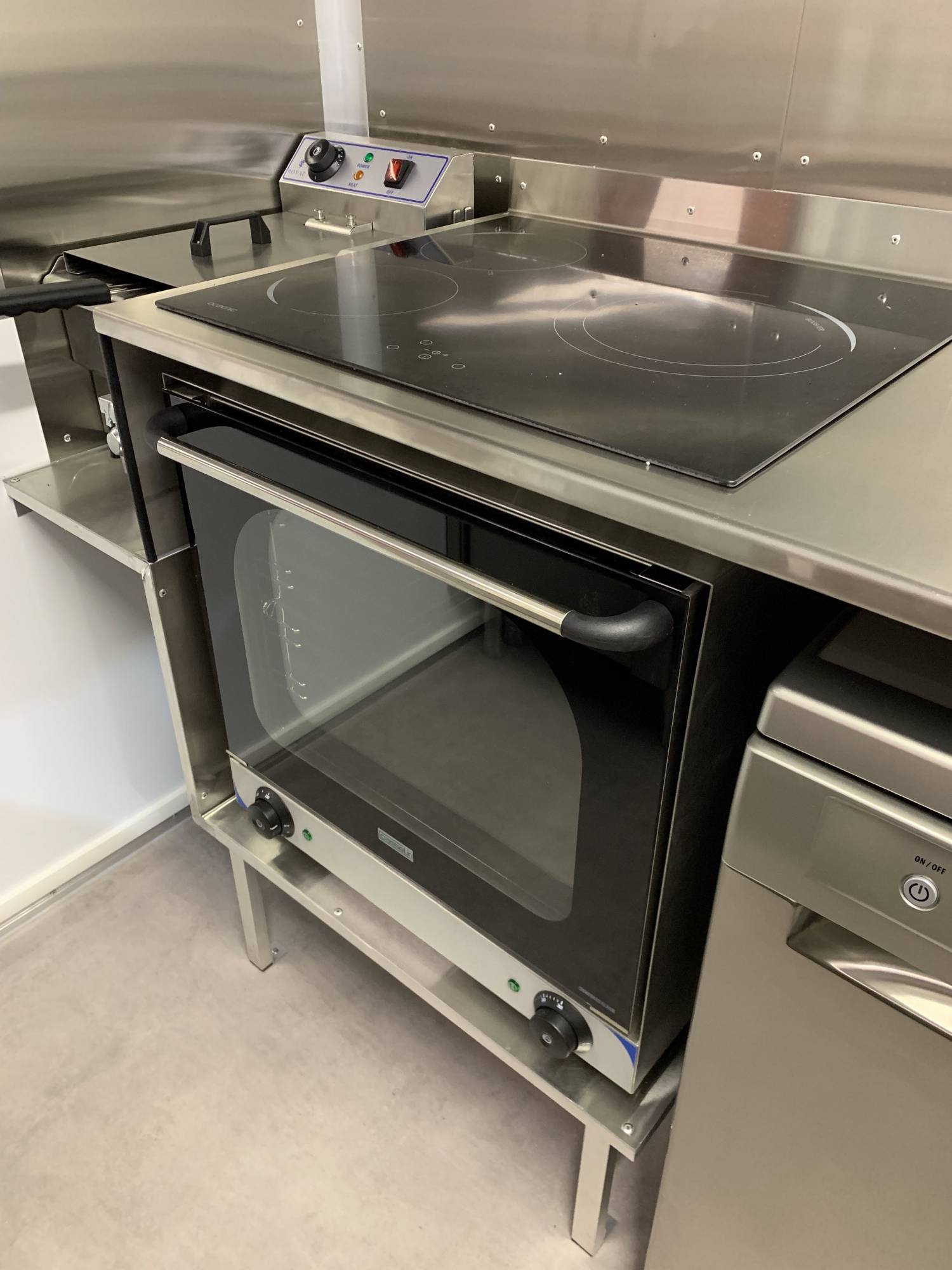 Vente de remorque de restauration mobile tout équipé aux normes grenoble