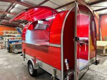 Louer une remorque food truck avec aménagement sur-mesure et pas cher pour les marchés locaux à Grenoble 38000